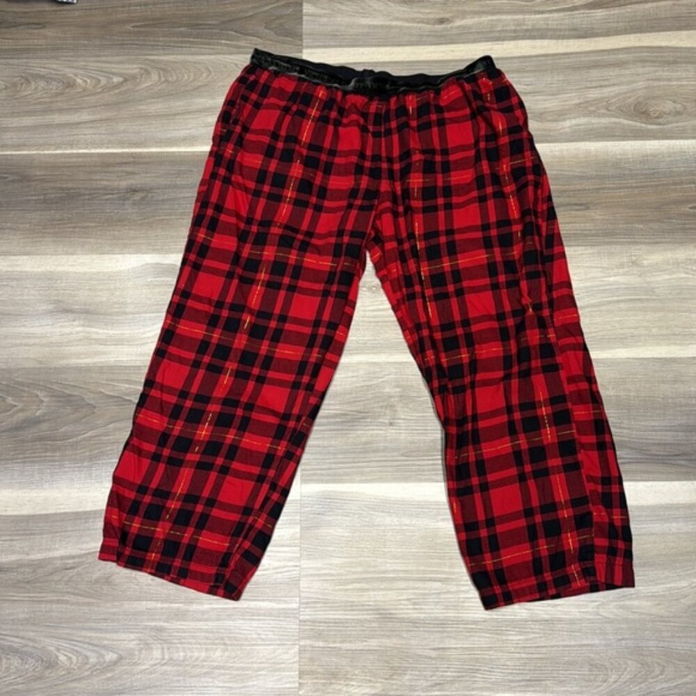 Victoria's Secret Red and Black Plaid Capri PJ pants size large